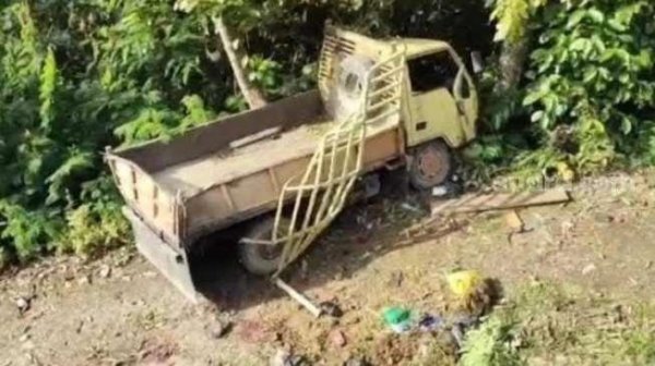 红涨股票配资 印尼一辆卡车坠入山沟 已致7人死亡